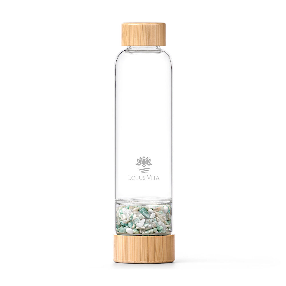 Produktbild: Glas-Kristallsteinflasche von Lotus Vita mit Amazonit und Milchopal.